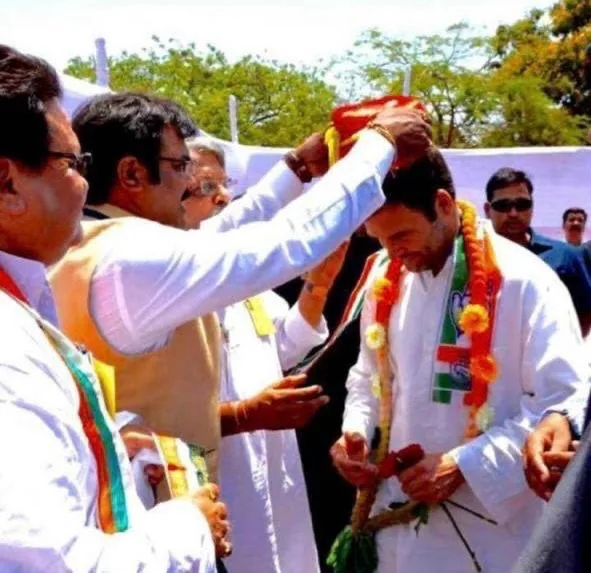 Dr. Shivanand Hulyalkar with Shri Rahul Gandhi