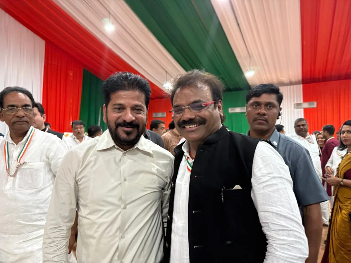 Dr. Shivanand Hulyalkar with Shri Revanth Reddy at a Congress event